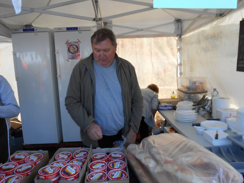 Julien réceptionne la marchandise