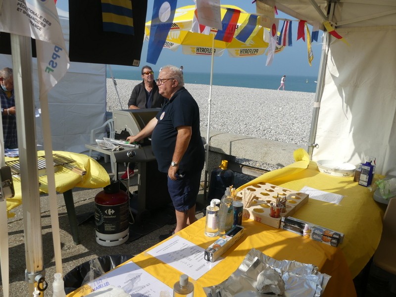 Claude aussi au barbecue